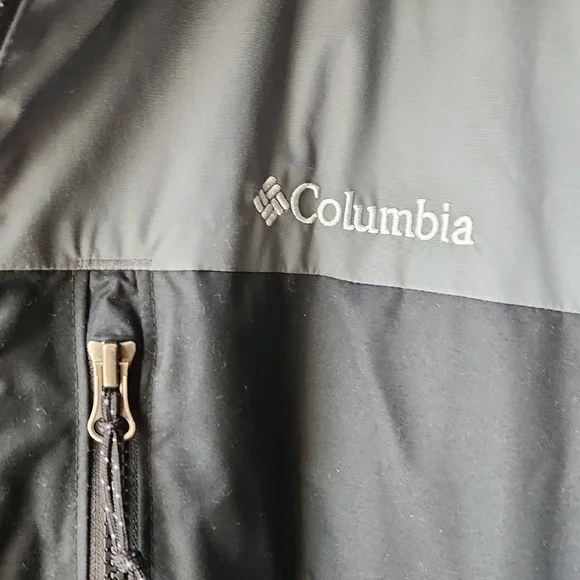 Columbia Men's Two-Tone Hooded Raincoat - Picture 4 of 9